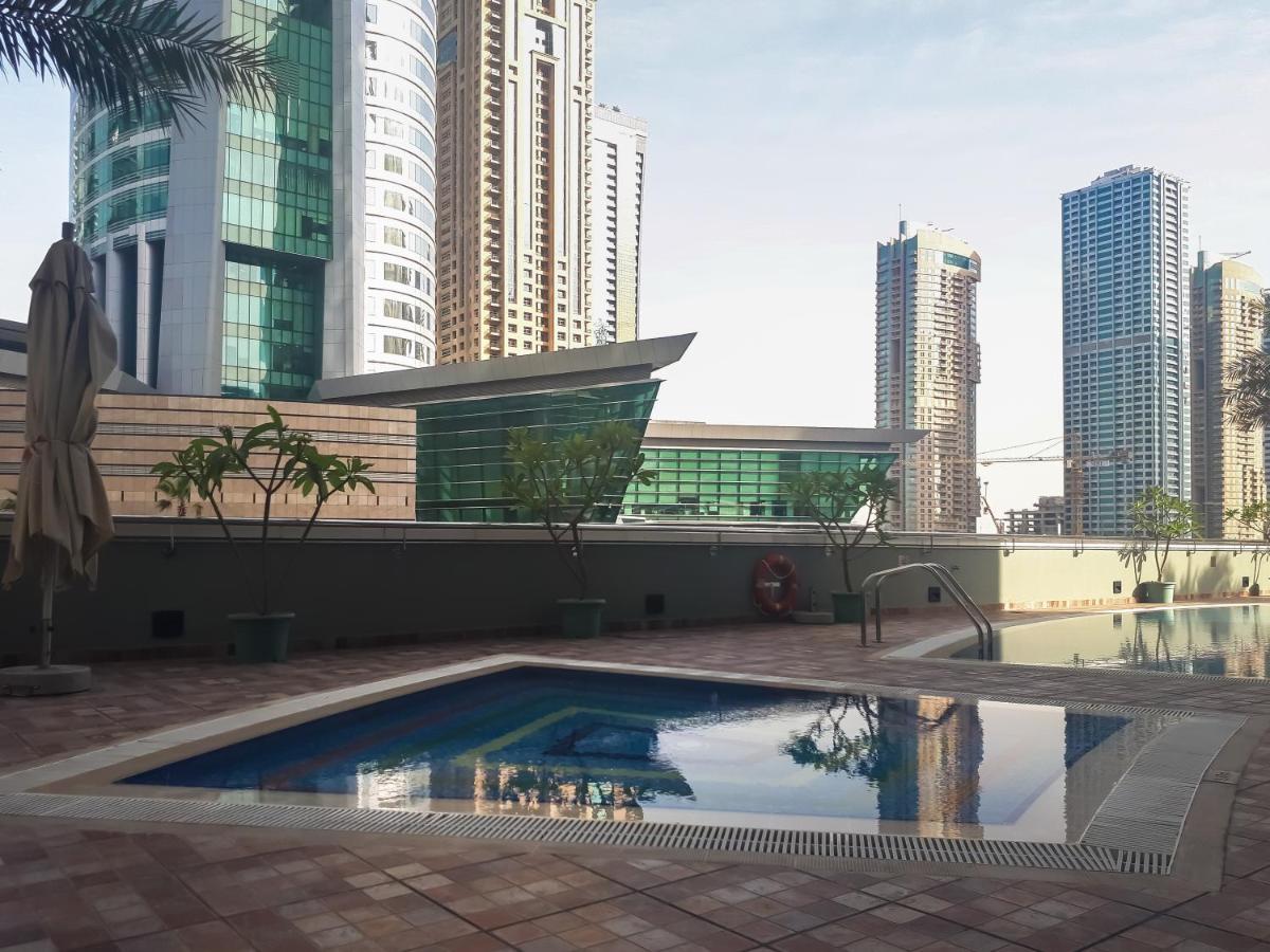 Higuests - Cozy Studio With Panoramic Views On The Lake Dubai Exterior foto