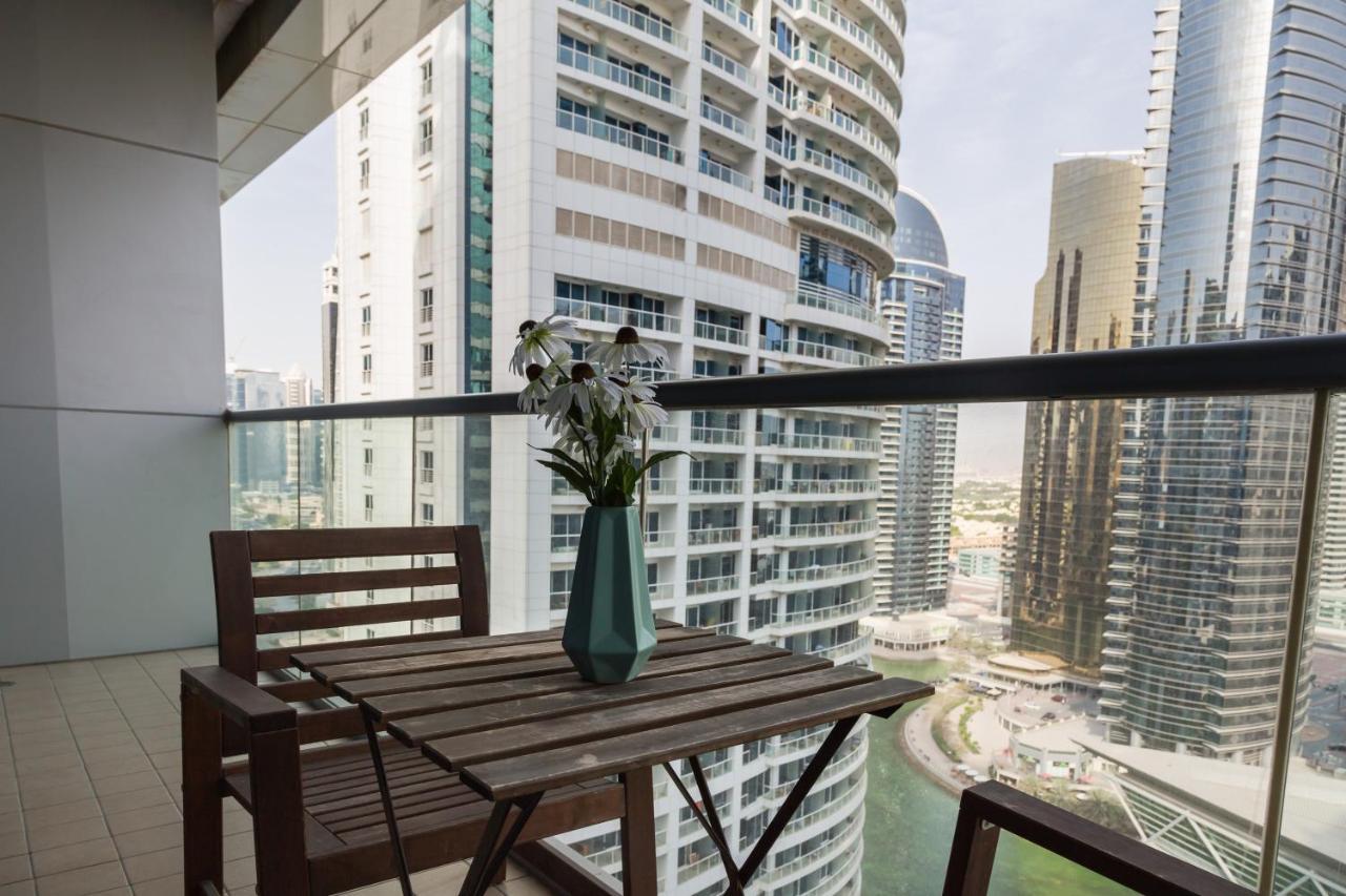 Higuests - Cozy Studio With Panoramic Views On The Lake Dubai Exterior foto