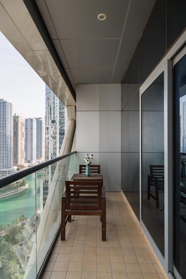 Higuests - Cozy Studio With Panoramic Views On The Lake Dubai Exterior foto