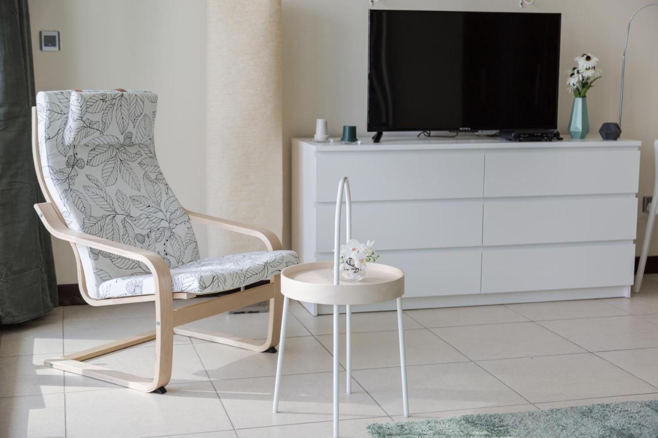 Higuests - Cozy Studio With Panoramic Views On The Lake Dubai Exterior foto